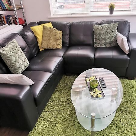 J Quarter - Sleeps 5 Long Term & Families Comfortably, 4 Beds, 2 Bathrooms Birmingham Bagian luar foto