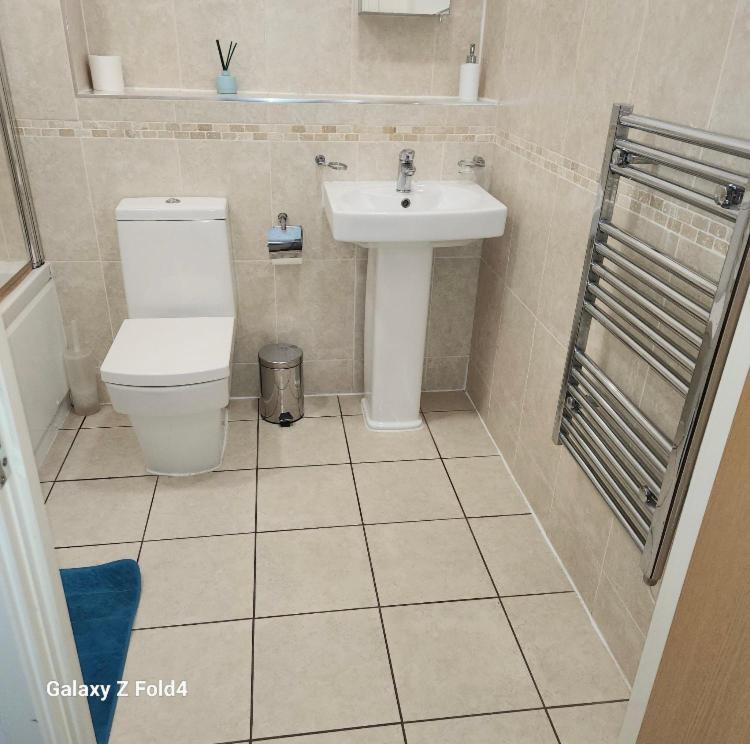 J Quarter - Sleeps 5 Long Term & Families Comfortably, 4 Beds, 2 Bathrooms Birmingham Bagian luar foto