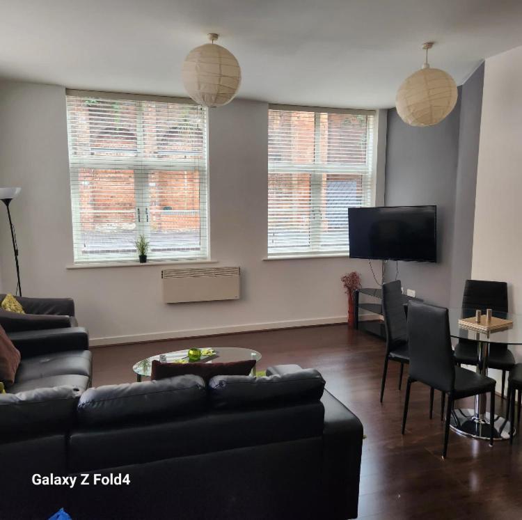 J Quarter - Sleeps 5 Long Term & Families Comfortably, 4 Beds, 2 Bathrooms Birmingham Bagian luar foto