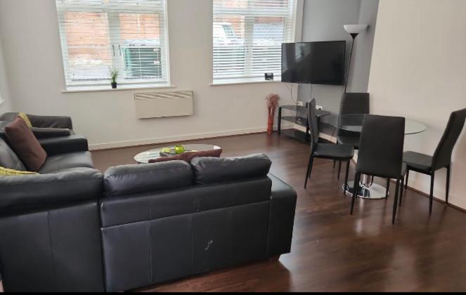 J Quarter - Sleeps 5 Long Term & Families Comfortably, 4 Beds, 2 Bathrooms Birmingham Bagian luar foto