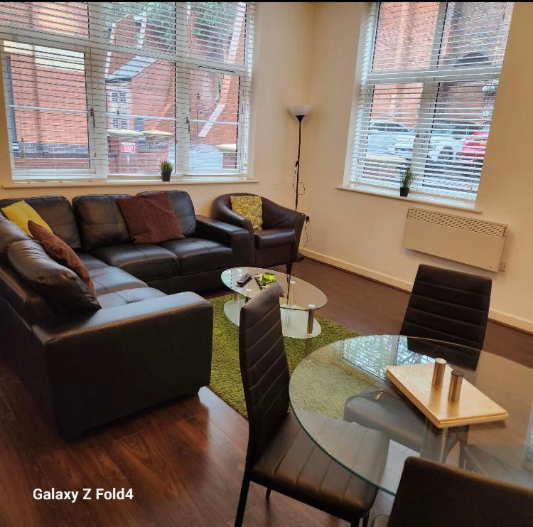 J Quarter - Sleeps 5 Long Term & Families Comfortably, 4 Beds, 2 Bathrooms Birmingham Bagian luar foto