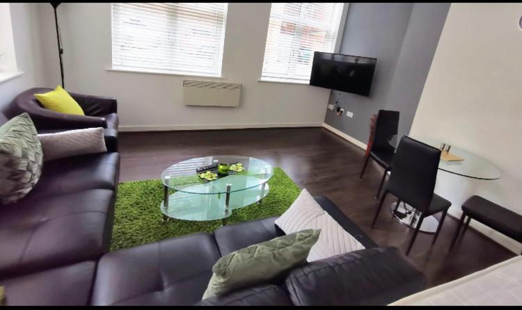 J Quarter - Sleeps 5 Long Term & Families Comfortably, 4 Beds, 2 Bathrooms Birmingham Bagian luar foto