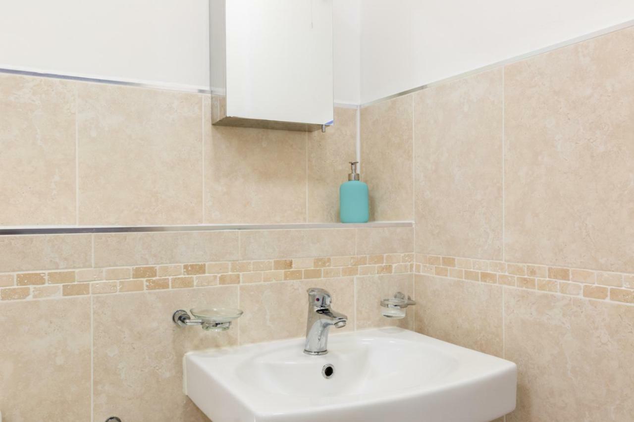 J Quarter - Sleeps 5 Long Term & Families Comfortably, 4 Beds, 2 Bathrooms Birmingham Bagian luar foto