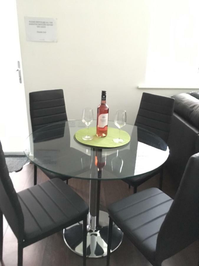 J Quarter - Sleeps 5 Long Term & Families Comfortably, 4 Beds, 2 Bathrooms Birmingham Bagian luar foto